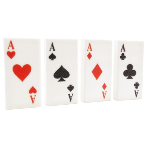 LOT DE 4 jeux de cartes dont un yves st laurent EUR 8,00 - FR LOT DE 4 jeux de cartes dont un yves st laurent EUR 8,00 - FR