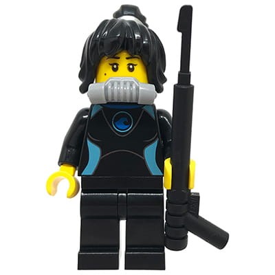 Minifigurka LEGO Ninjago Nya w piance do nurkowania i ze sprzętem do nurkowania.