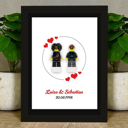 Figurines LEGO® personnalisées – couple dans un cadre (fond à cœurs) – cadeau personnalisé pour la Saint-Valentin et l’anniversaire