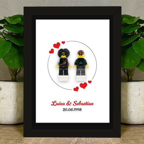 Accéder au produit Couple amoureux – Figurines personnalisées à partir de pièces LEGO® – Cadre (Fond avec cœurs)