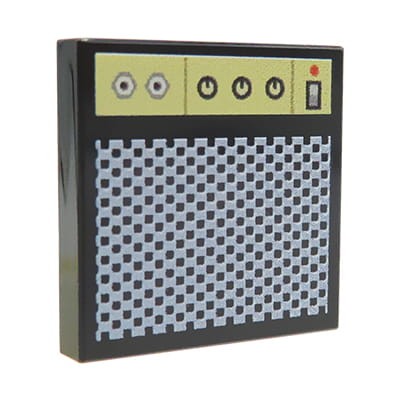 Custom LEGO – Gitarrenverstärker – mit personalisiertem Druck auf schwarzer 2x2 LEGO® Fliese von Extra Extra Bricks