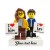Figurines LEGO® personnalisées couple avec panneaux Love et votre texte – cadeau personnalisé pour l’anniversaire et la Saint-Valentin