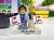 Personalisierte LEGO® Figuren Paar mit Love-Schildern und deinem Text - Personalisierungsbeispiel 2