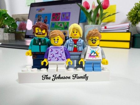 Figurines LEGO® personnalisées famille / amis - exemple de personnalisation 1