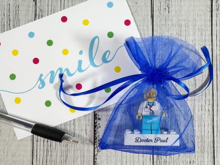 Figurine LEGO® personnalisée médecin - emballage cadeau