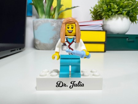 Figurine LEGO® personnalisée médecin - exemple de personnalisation 2