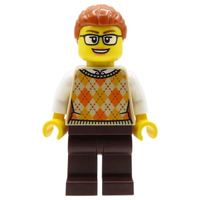 Figurka LEGO kobieta z rudymi włosami, w okularach i beżowym swetrze, pochodzi z zestawu LEGO City