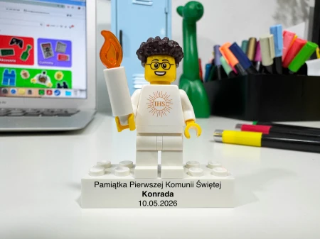 Personalizowana figurka LEGO® jako pamiątka na komunię dla chłopca - przykład personalizacji 1