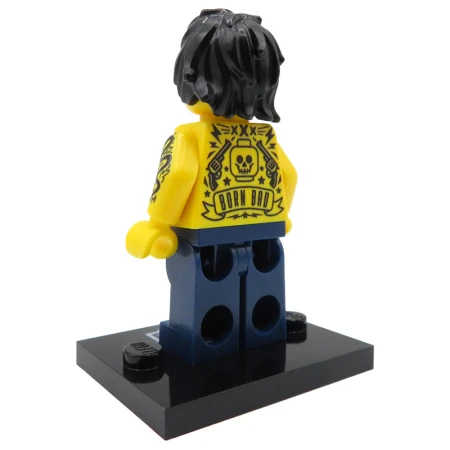 Custom LEGO Inkhead Minifigur – Tattoo-Fan auf einem Präsentationsständer, Rückansicht