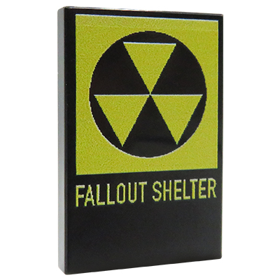 Custom LEGO – Schild Atombunker – mit personalisiertem Druck auf schwarzer 2x3 LEGO® Fliese von Extra Extra Bricks