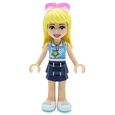 Mini figurka LEGO Friends Stephanie z różowymi okularami, w niebieskiej bluzce na ramiączkach i granatowej spódnicy