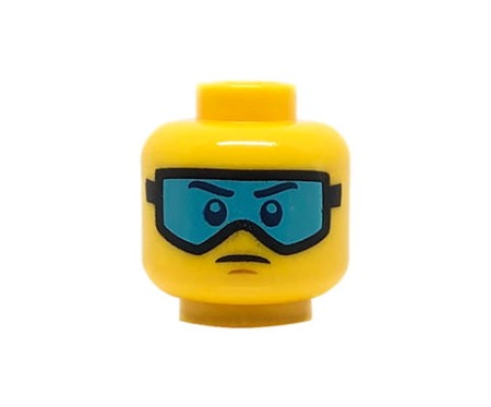 Głowa figurki LEGO w kolorze żółtym, męska,  z goglami narciarskimi, lekki grymas na twarzy.