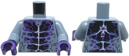 Tors figurki LEGO w kolorze sand blue, z mięśniami w kolorze czarnym i fioletowymi detalami.