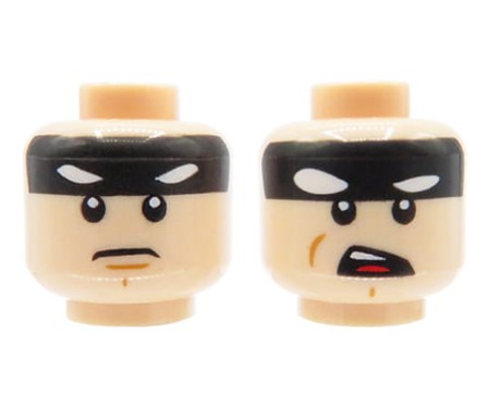 Głowa figurki LEGO w kolorze jasnym cielistym, dwustronna, męska, czarna opaska na głowę ze zmrużonymi oczami Batmana, grymas / zdenerwowana mina, otwarte usta.