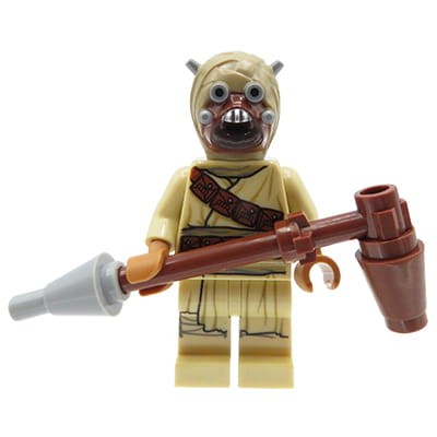 Mini figurka LEGO Star Wars Tusken Raider z bronią, ukośny pas przerzucony przez ramię