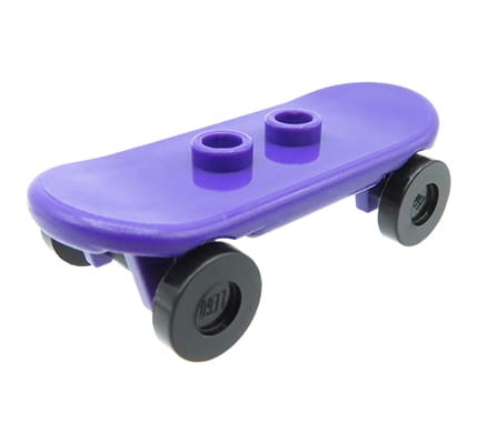 LEGO deskorolka w kolorze fioletowym z czarnymi kółkami.