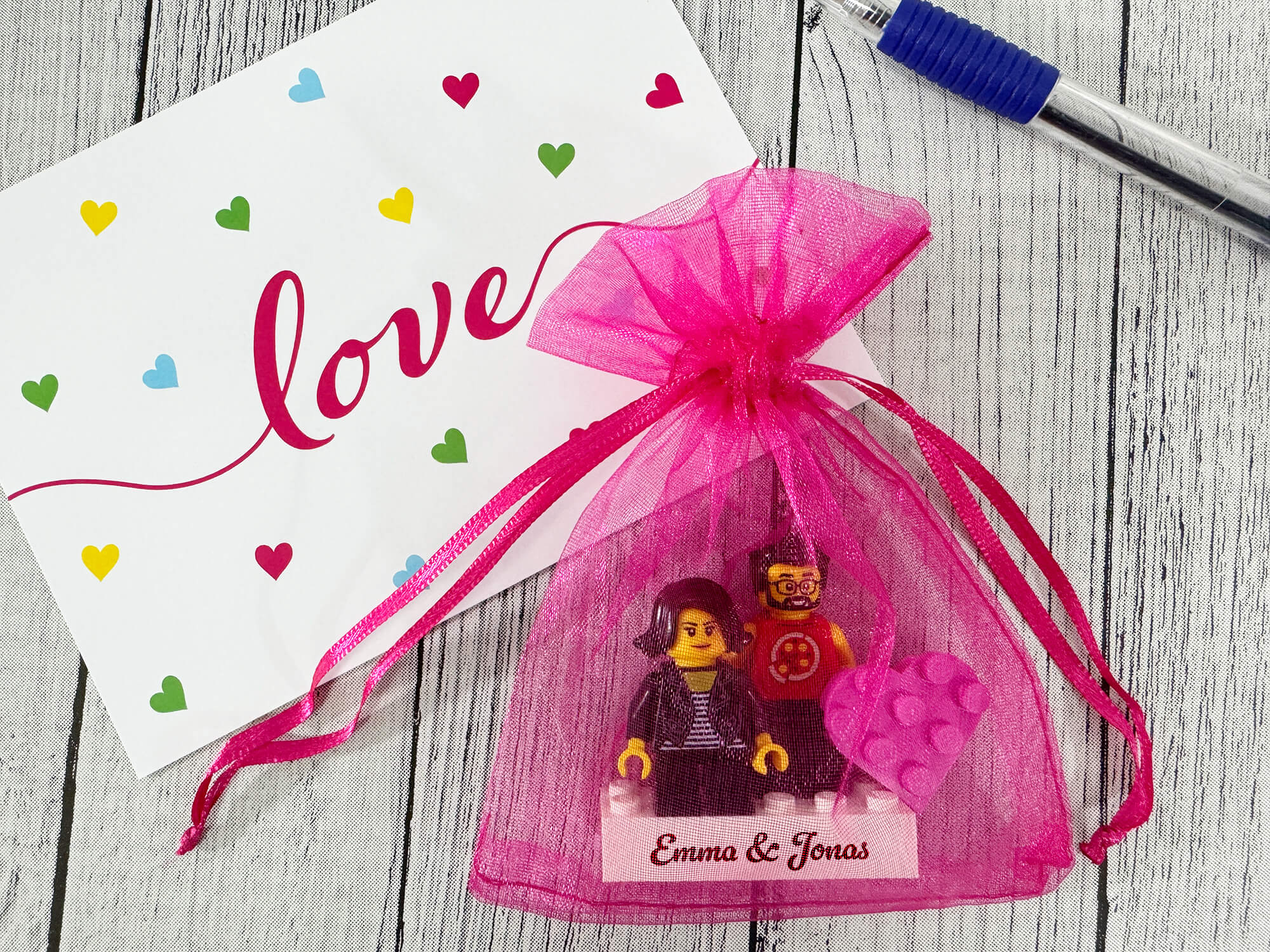 Figurines LEGO® personnalisées couple avec cœur et votre texte - emballage cadeau